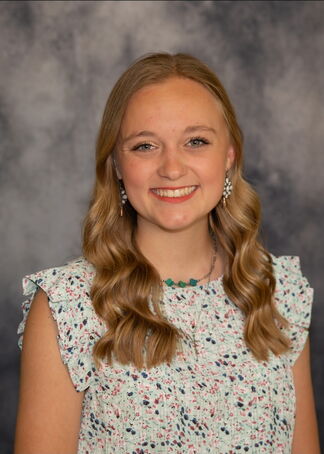 Anna Moeller Headshot